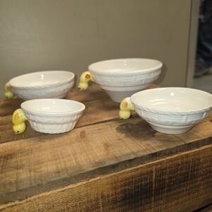 Vintage Porcelain/Ceramic Nesting Measuring Cups With Chicks